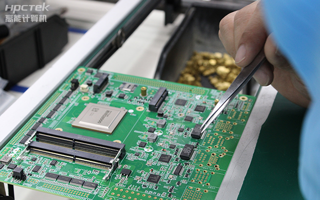 在金融发展领域，嵌入式主板有什么优点？(图1)