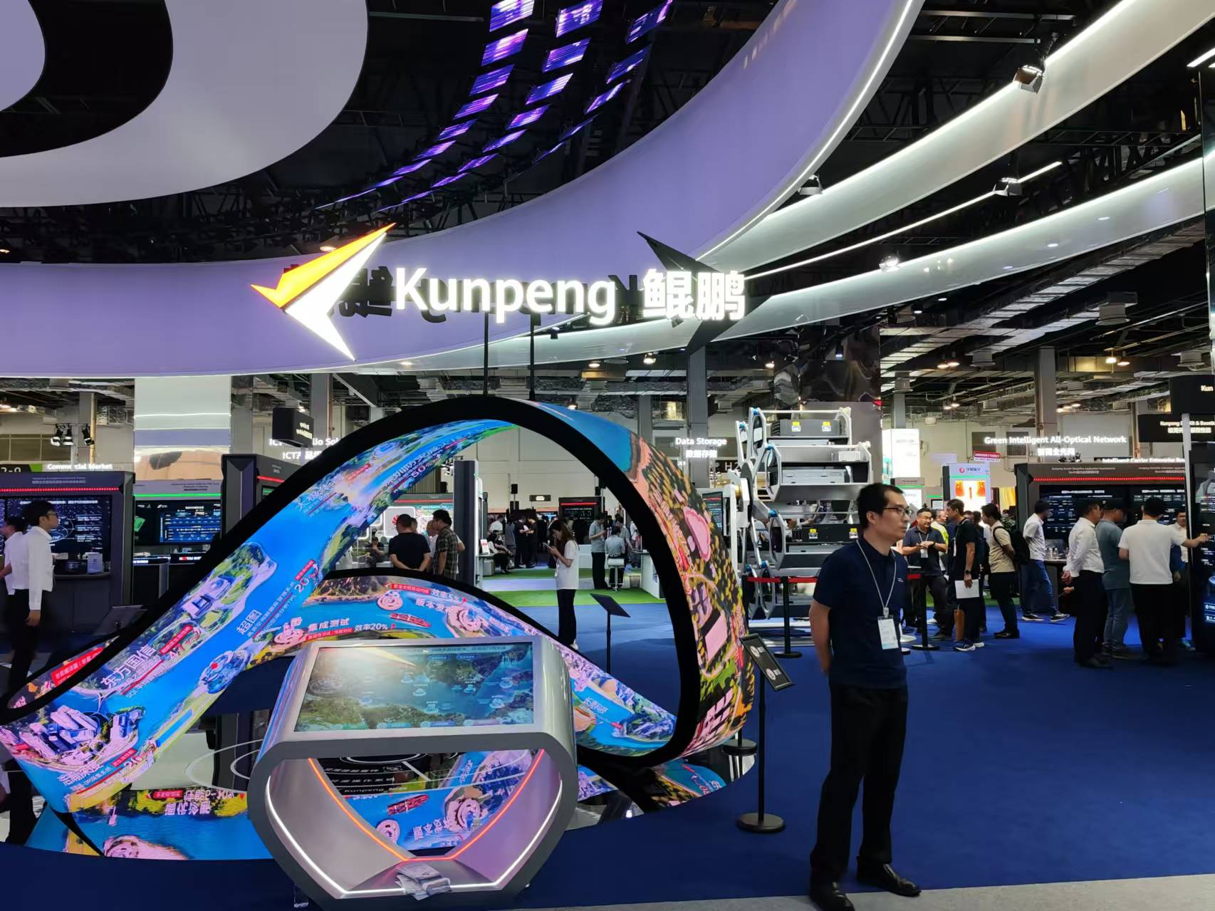 【共赢行业智能化】v88体育携手鲲鹏模组金融工控机，受邀参加华为全联接大会2024！(图9)